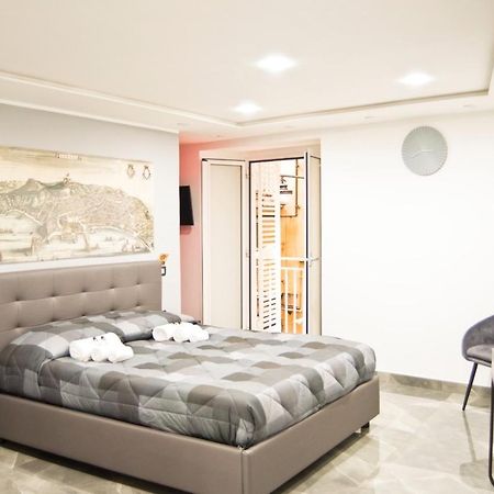 Suite Napoli Sotterranea Con Vasca Idromassaggio Luaran gambar