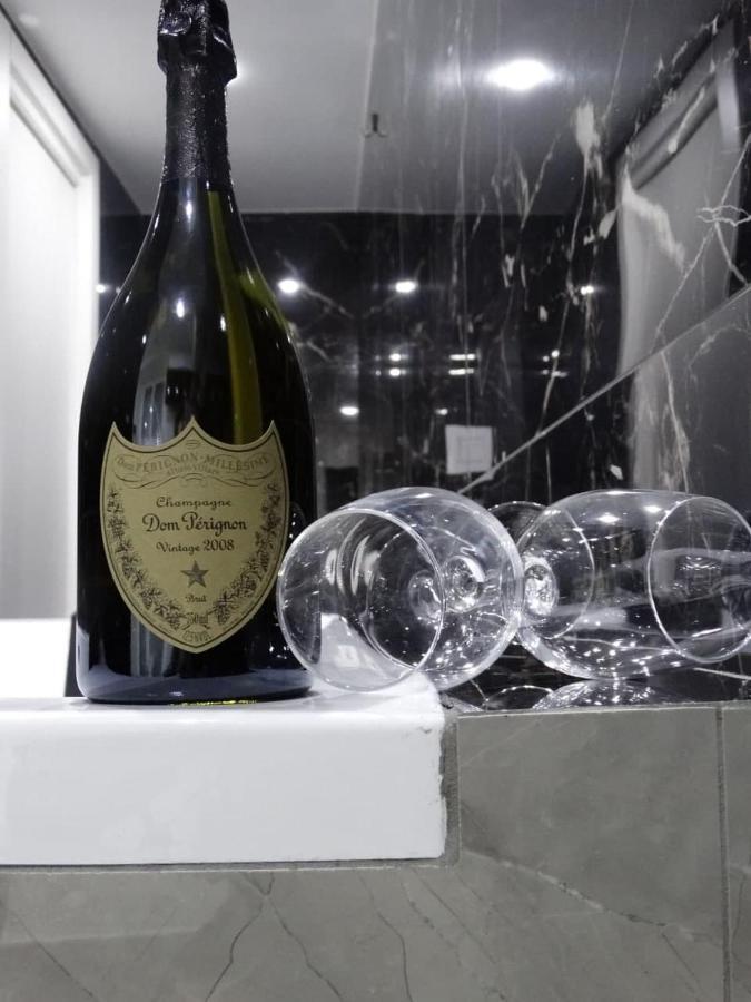 Suite Napoli Sotterranea Con Vasca Idromassaggio Luaran gambar