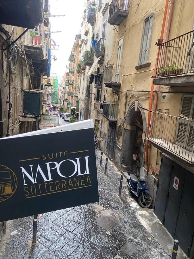 Suite Napoli Sotterranea Con Vasca Idromassaggio Luaran gambar