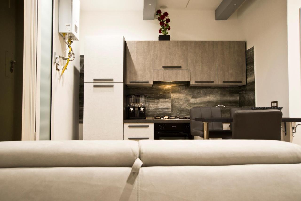Suite Napoli Sotterranea Con Vasca Idromassaggio Luaran gambar