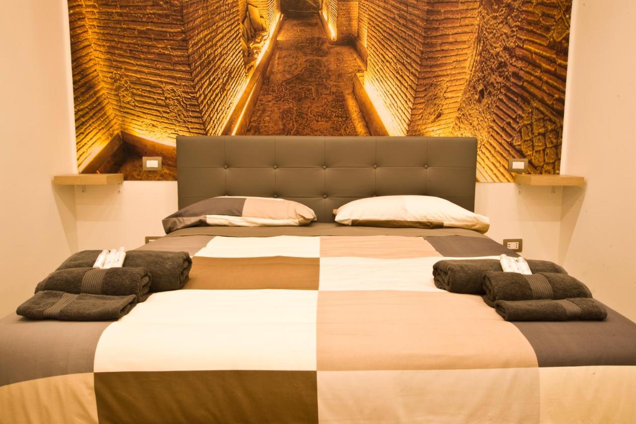 Suite Napoli Sotterranea Con Vasca Idromassaggio Luaran gambar