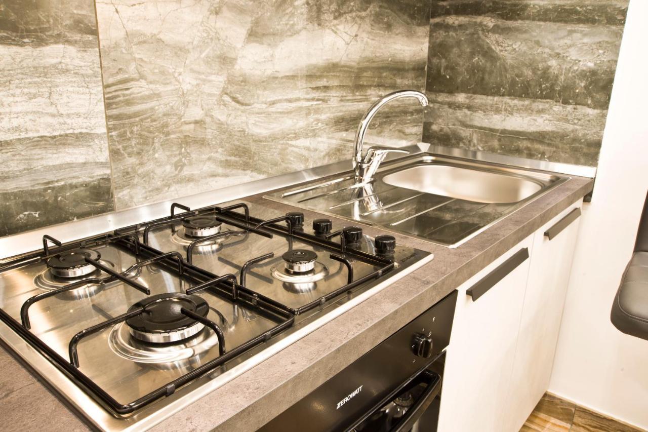 Suite Napoli Sotterranea Con Vasca Idromassaggio Luaran gambar