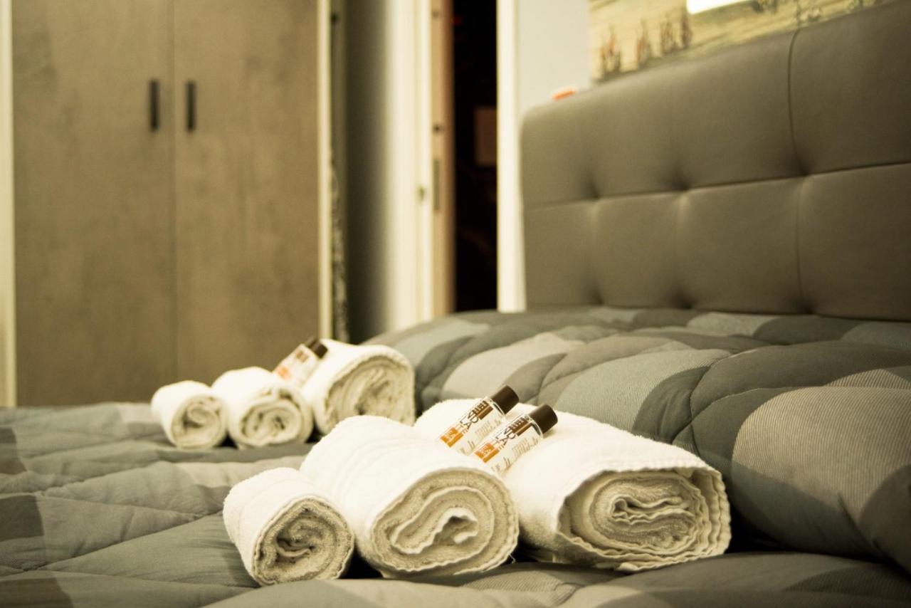 Suite Napoli Sotterranea Con Vasca Idromassaggio Luaran gambar