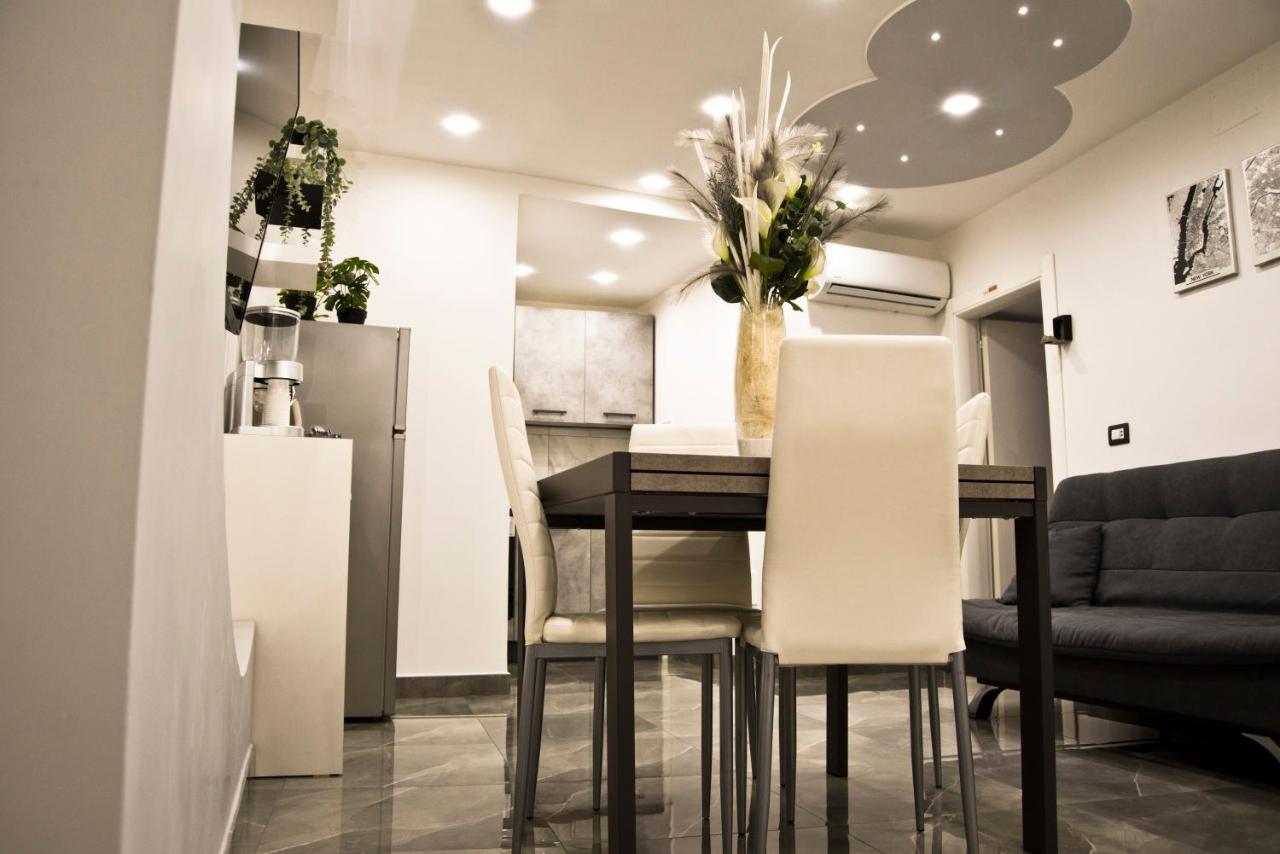 Suite Napoli Sotterranea Con Vasca Idromassaggio Luaran gambar