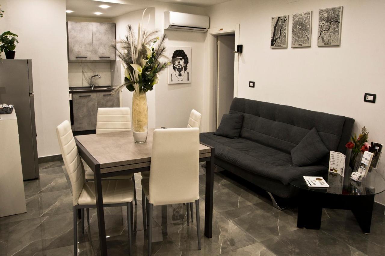 Suite Napoli Sotterranea Con Vasca Idromassaggio Luaran gambar